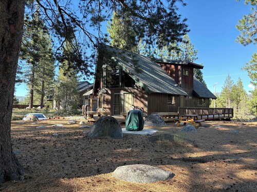 Steps from Upper Truckee River 15 Min to Heavenly