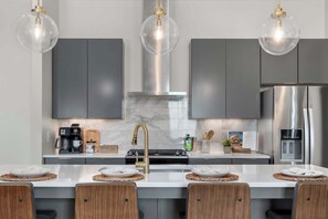 Fridge, microwave, oven, stovetop - The Wild Rose House - Brand New - Skyline Views (Nashville)
