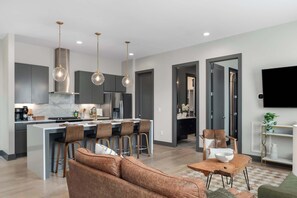 Interior - The Wild Rose House - Brand New - Skyline Views (Nashville)