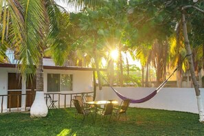 Outdoor dining - Bungalow frente al mar en Zihuatanejo, Playa Blanca (Playa Blanca)