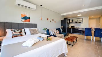 Apartamento | Cortinas blackout, ferros/tábuas de passar roupa, Wi-Fi de cortesia