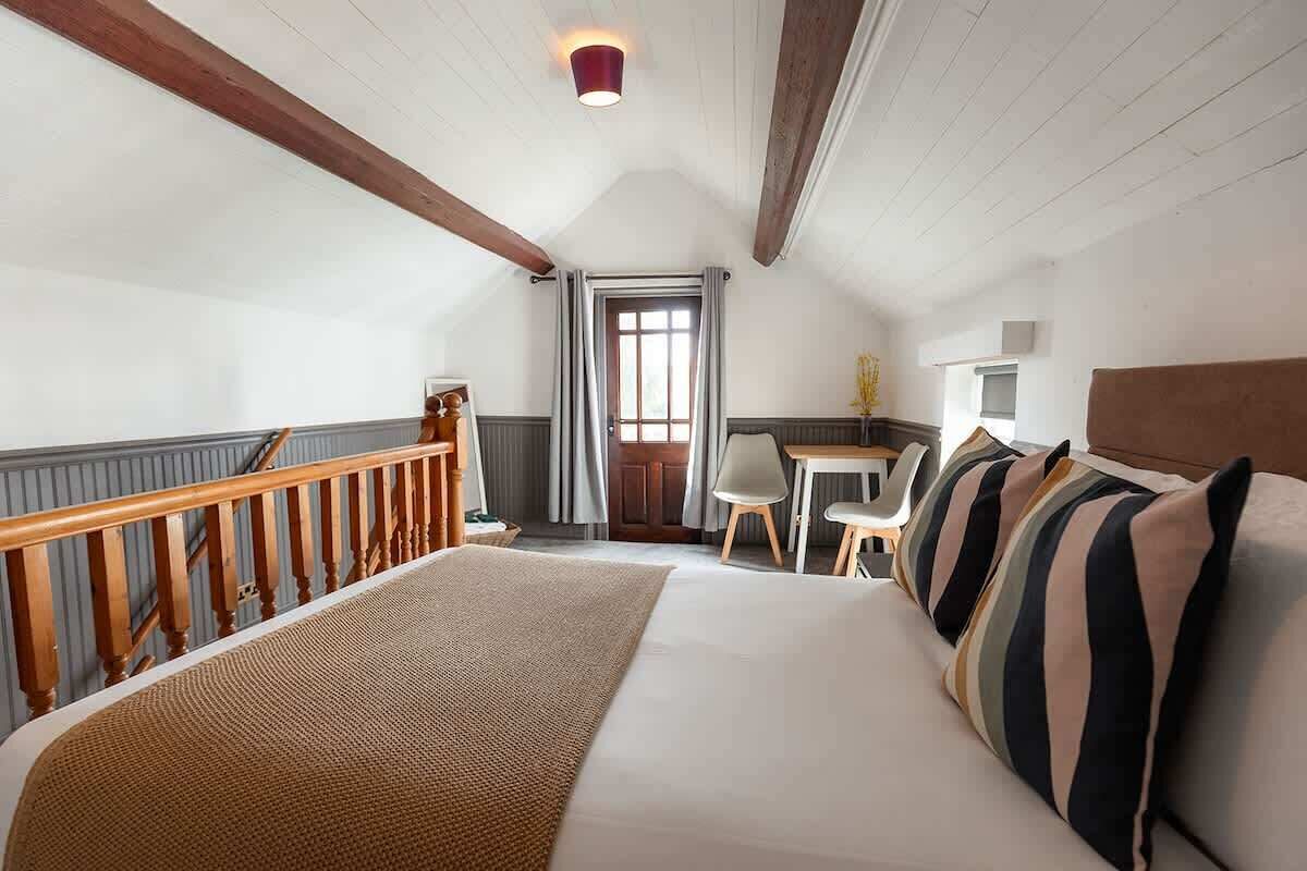 5 bedrooms, iron/ironing board, travel cot, WiFi