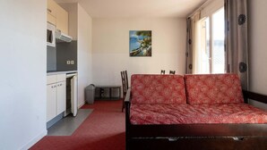 Unclassified image, 3 of 10, button - Bright Hillside Escape with Pool, Grasse (Grasse)