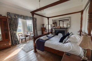 8 bedrooms, iron/ironing board, travel cot, WiFi - Grand Country House with Stunning Views Sleeps 15 (North Yorkshire)