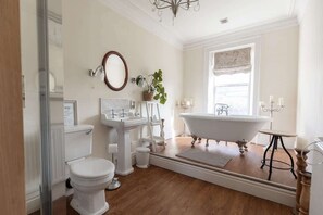 Shower, hair dryer - Grand Country House with Stunning Views Sleeps 15 (North Yorkshire)