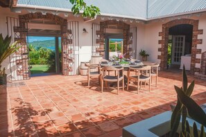 Outdoor dining - Southfork is a Caribbean estate where luxury, space, and privacy come togethe (St Paul)
