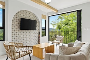 Living area - Agave Azul: 4BR Gem in Potrero w/Infinity Pool, Views and A/C & TV in every room (Provincia de Guanacaste)
