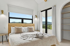 4 bedrooms, iron/ironing board, WiFi, bed sheets - Agave Azul: 4BR Gem in Potrero w/Infinity Pool, Views and A/C & TV in every room (Provincia de Guanacaste)