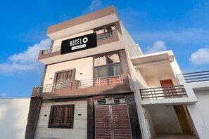 Exterior - Super Hotel O Tedhi Bazaar (Ayodhya)