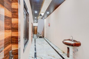 Interior - Super Hotel O Tedhi Bazaar (Ayodhya)