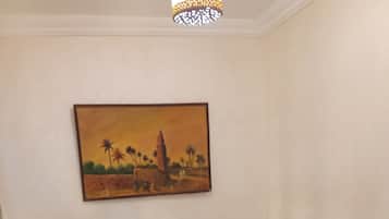 2 habitaciones, tabla de planchar con plancha, internet y ropa de cama