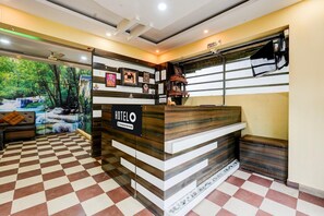 Lobby - DeluxeGanakkal Near BGS Hospital Junction (Utthrahali)