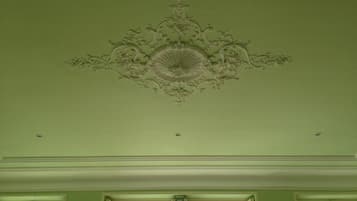 Tremannsrom – familie, balkong, fjellutsikt | Innvendig