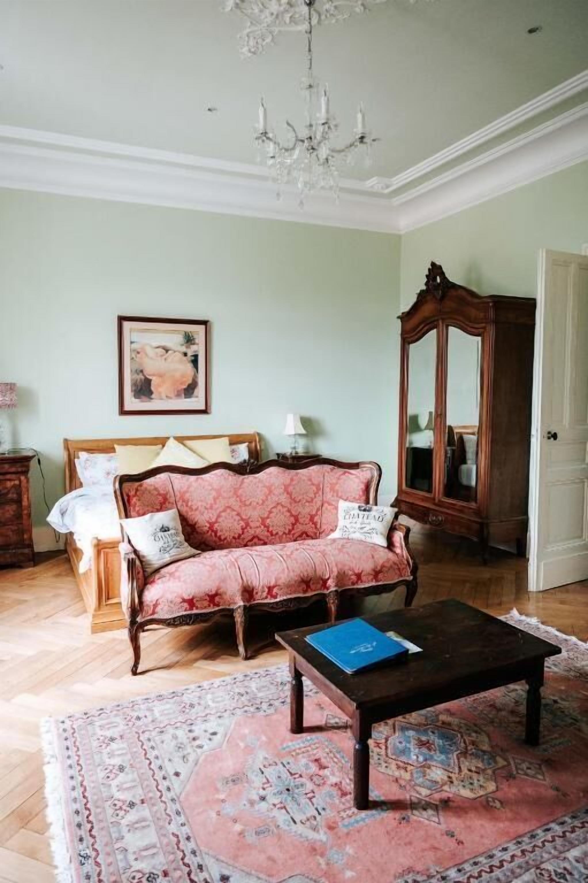 Chambre Triple Familiale, balcon, vue montagne | Coin séjour