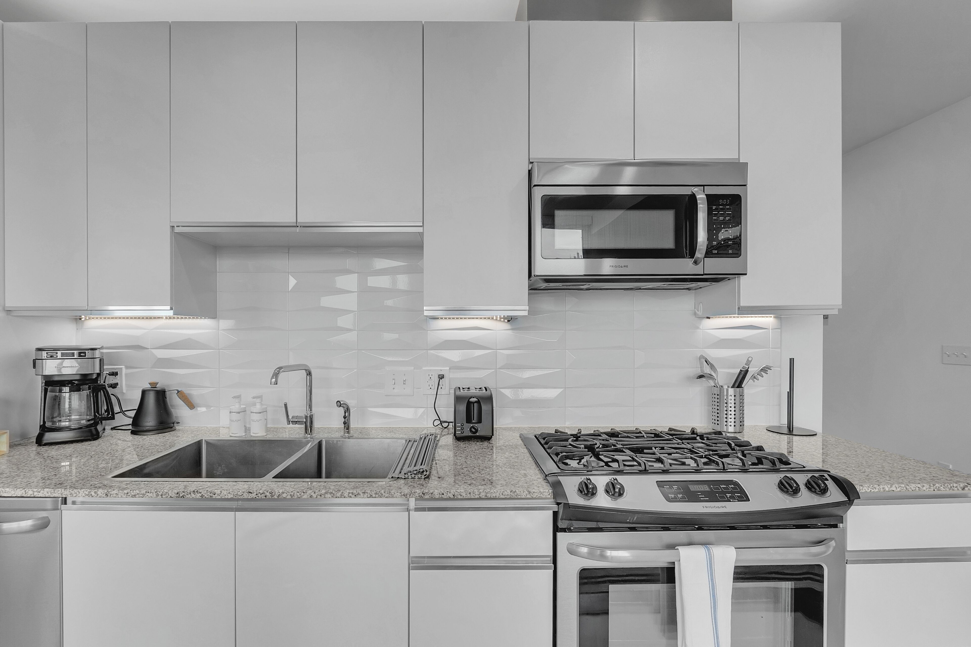 Apartment, 1 Queen Bed with Sofa bed, Non Smoking, Kitchenette | Private kitchen