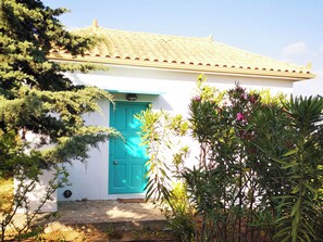 บ้านพัก, เตียงใหญ่ 1 เตียง และโซฟาเบด, ระเบียง, วิวทะเล