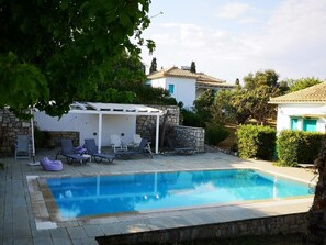 สระว่ายน้ำ