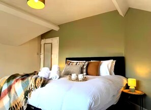 2 slaapkamers, een strijkplank/strijkijzer, internet, beddengoed