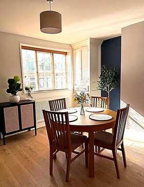 Dining - Rossett Cottage | 2BR | Work & Leisure Stay (Rossett)