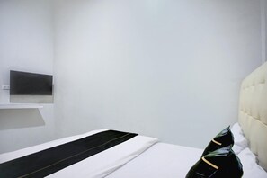 1 bedroom, desk, free WiFi, bed sheets