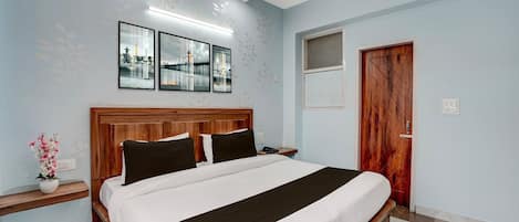 1 bedroom, desk, free WiFi, bed sheets