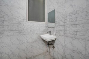 Bathroom - Super 52 Chandigarh ISBT Hari Residency (Chandigarh)