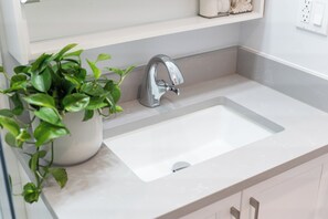 Interior - Convenient 3 Bedroom in Heart of East Vancouver (Vancouver)