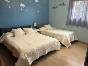 2 habitaciones, tabla de planchar con plancha y acceso a internet 