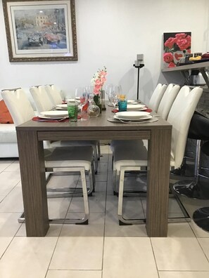 Dining - La Villa Français. Live Love & Laugh (Villeneuve-Loubet)