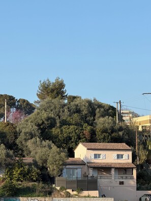 Exterior - La Villa Français. Live Love & Laugh (Villeneuve-Loubet)
