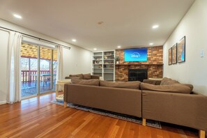 Interior - Spacious 4-bedroom farmhouse in tranquil Claremont (Claremont)