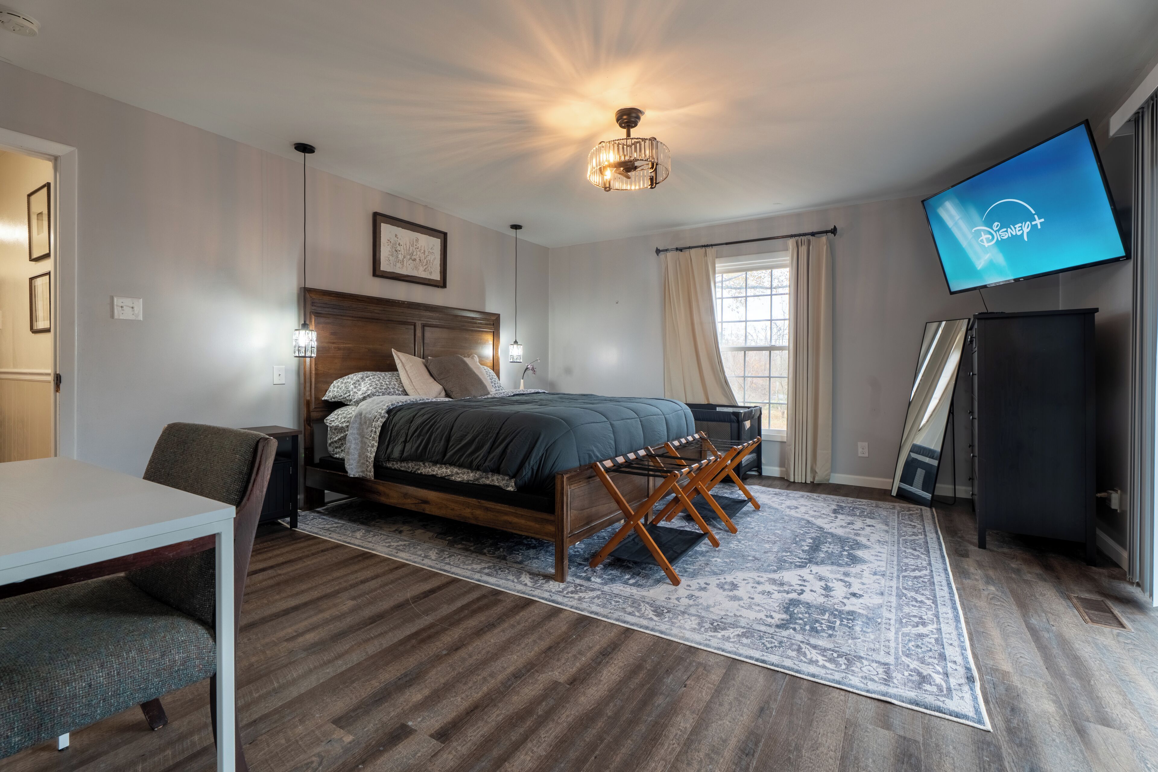 4 chambres, fer et planche à repasser, Wi-Fi, draps fournis