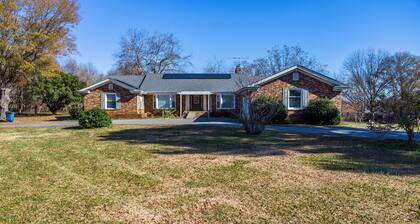Spacious 4-bedroom farmhouse in tranquil Claremont