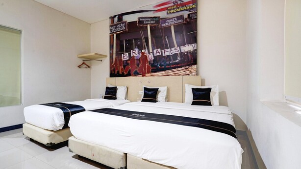Unclassified image, 1 of 25, button - Luxury Triple Suite W/ Free WiFi and Parking (Bandung)