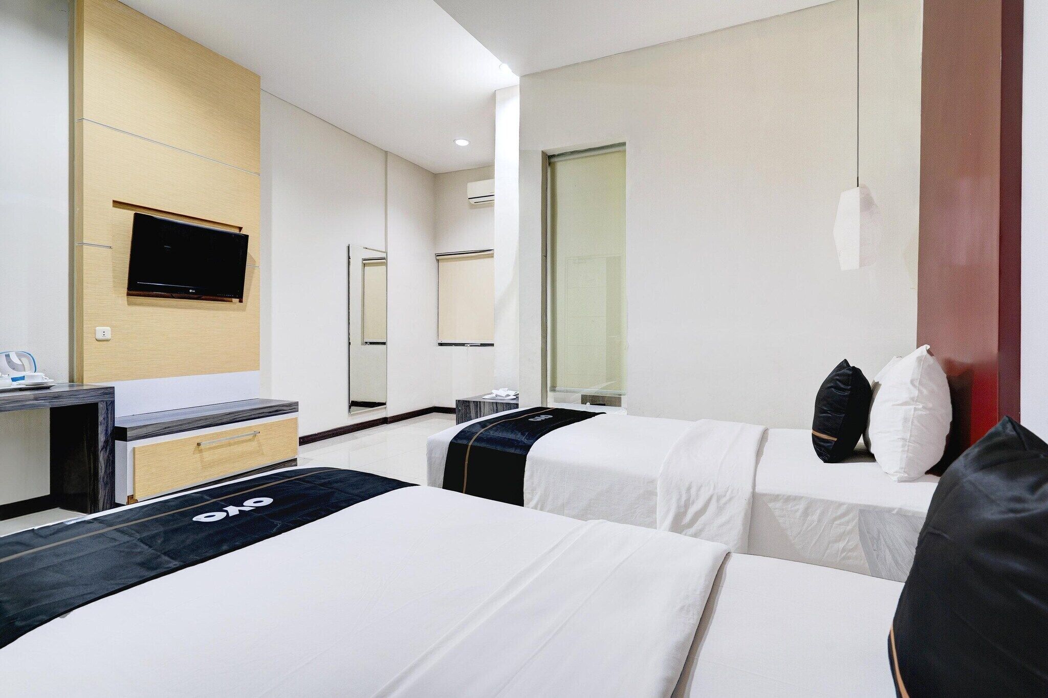 Escritorio, wifi gratis y ropa de cama 
