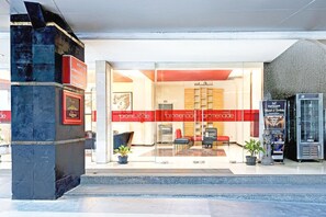 Entrance / Reception - Stylish Twin Suite Escape W/ Free WiFi and Parking (Bandung)
