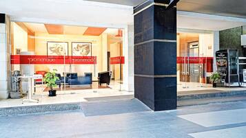 Entrance / Reception