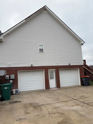 Exterior - Cozy 1-bedroom apartment in perfect Clarksville with AC and WiFi. +laundry (Clarksville)