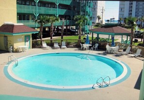 Pool - Cozy 2-bedroom condo in Gulf Shores with AC (Gulf Shores)
