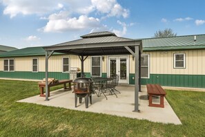 Outdoor dining - Long Lake Retreat w Boat, Kayaks & Fire Pit! (Underwood)