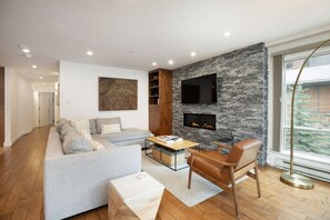 TV, fireplace - Luxe 3BR in Village, Hot Tub, Pool, Sauna, Parking (Vail)