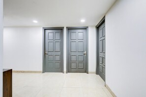 Interior - Super Collection O Shalimar Bagh (Delhi)