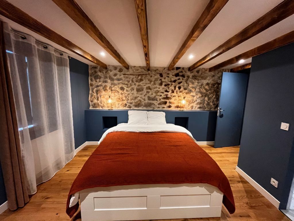 3 chambres, fer et planche à repasser, Wi-Fi, draps fournis