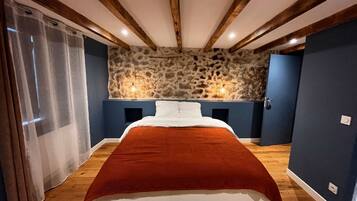3 chambres, fer et planche à repasser, Wi-Fi, draps fournis