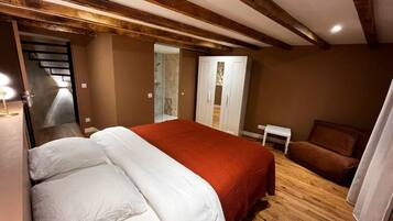 3 chambres, fer et planche à repasser, Wi-Fi, draps fournis