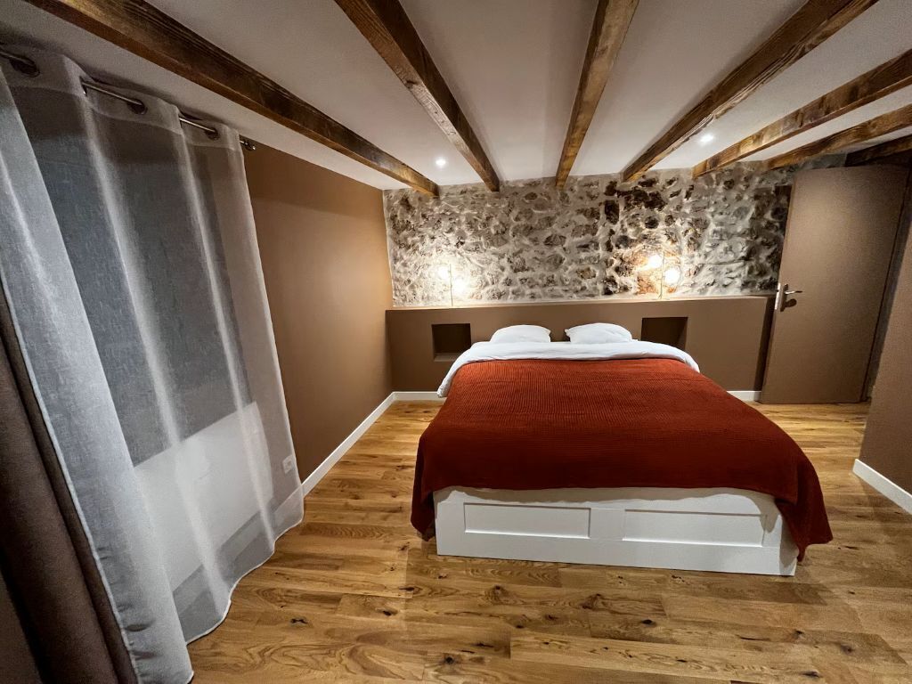 3 chambres, fer et planche à repasser, Wi-Fi, draps fournis