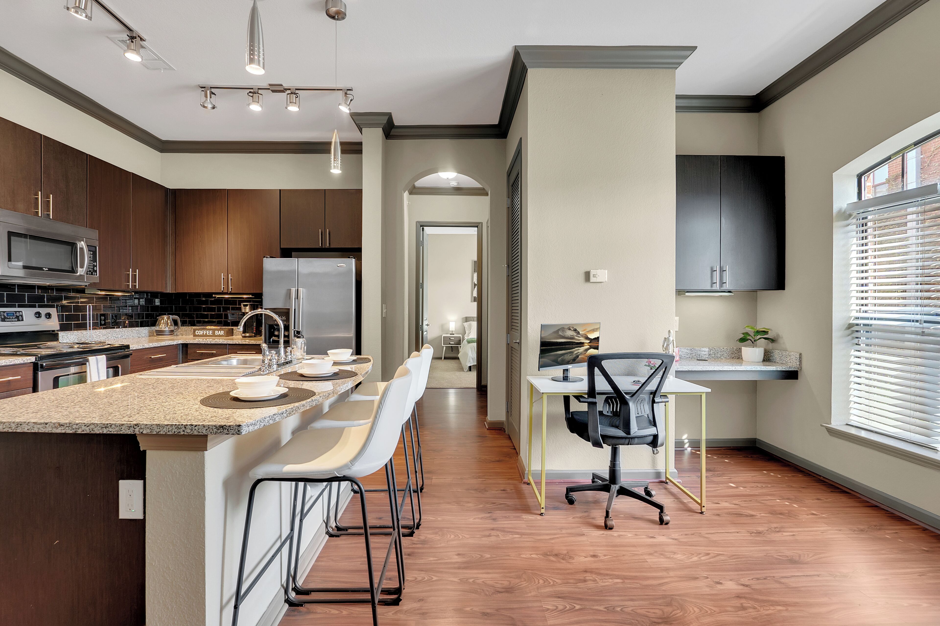 Apartment, Multiple Beds, Non Smoking, Pets Allowed | Private kitchen | Fridge, microwave, oven, stovetop