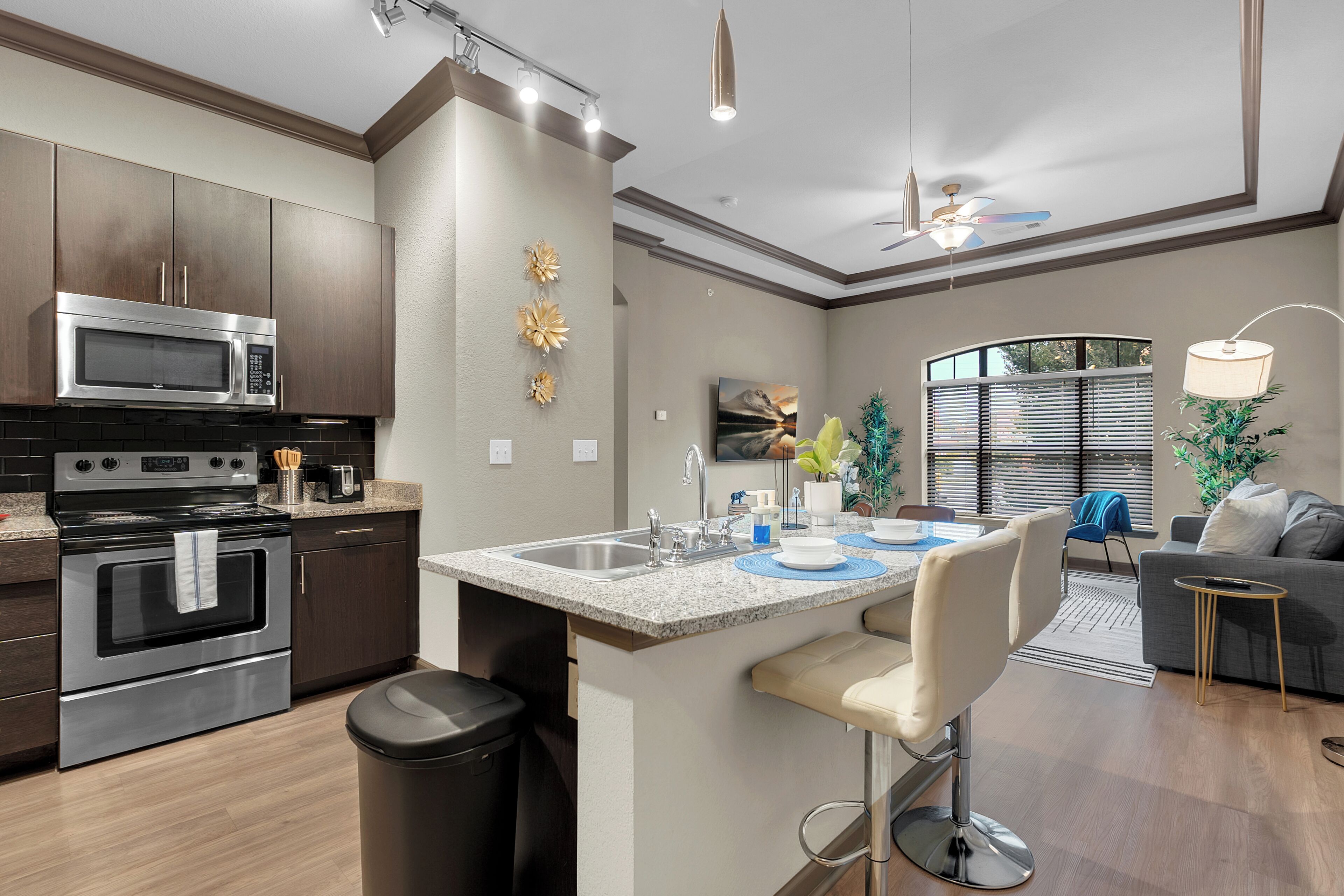 Apartamento, 1 cama Queen e sofá-cama, para não fumantes, cozinha americana | Cozinha privada | Geladeira, micro-ondas, fogão, cooktop