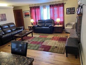 Living area - Pet friendly 3-bedroom. About a mile from downtown. Fenced-in backyard. (Hudson’)