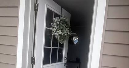 Peaceful 2-bedroom apartment with AC in charming Pitman